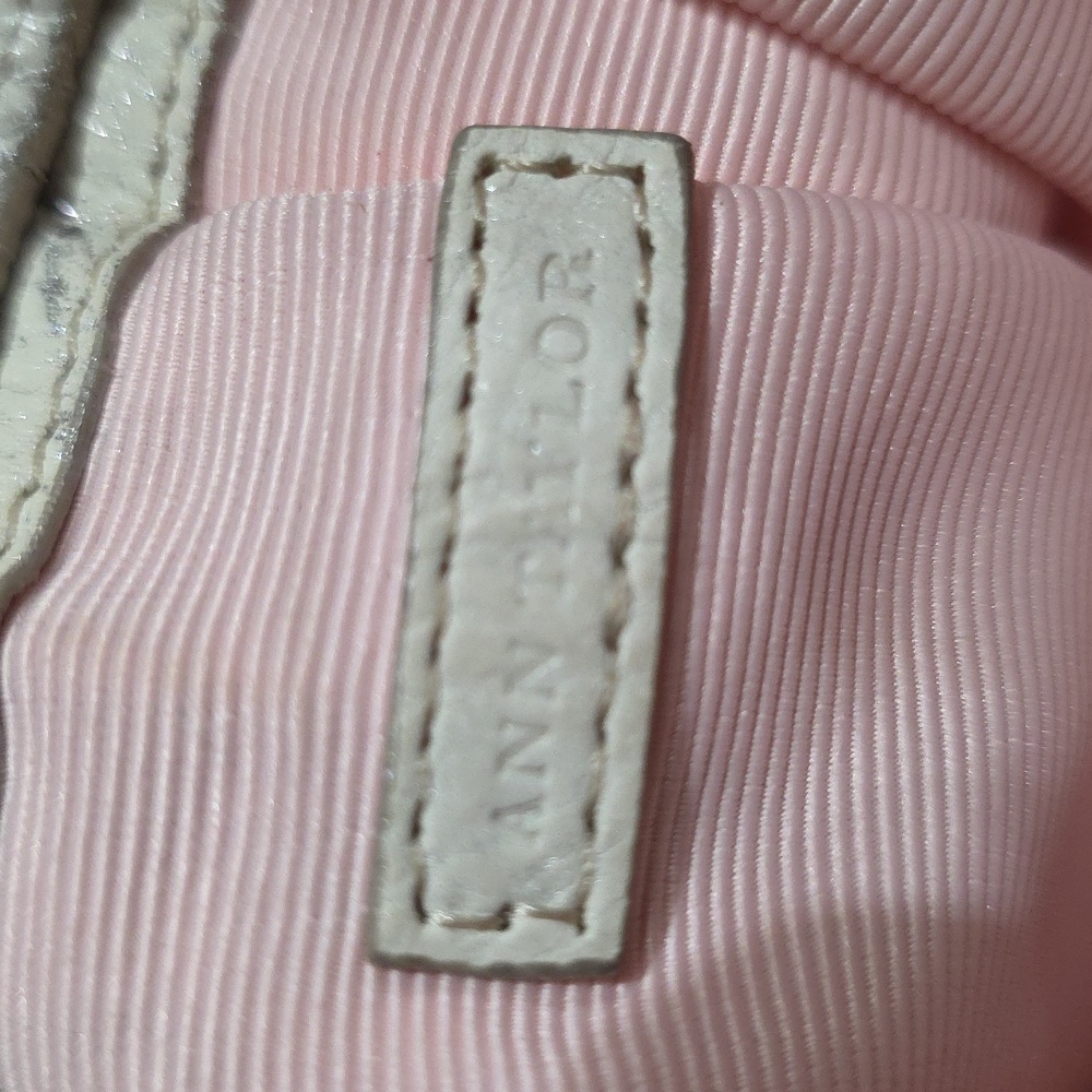 Rare Ann Taylor Elegant Cream and Gray / Silver Wristlet - Picture 2 of 8